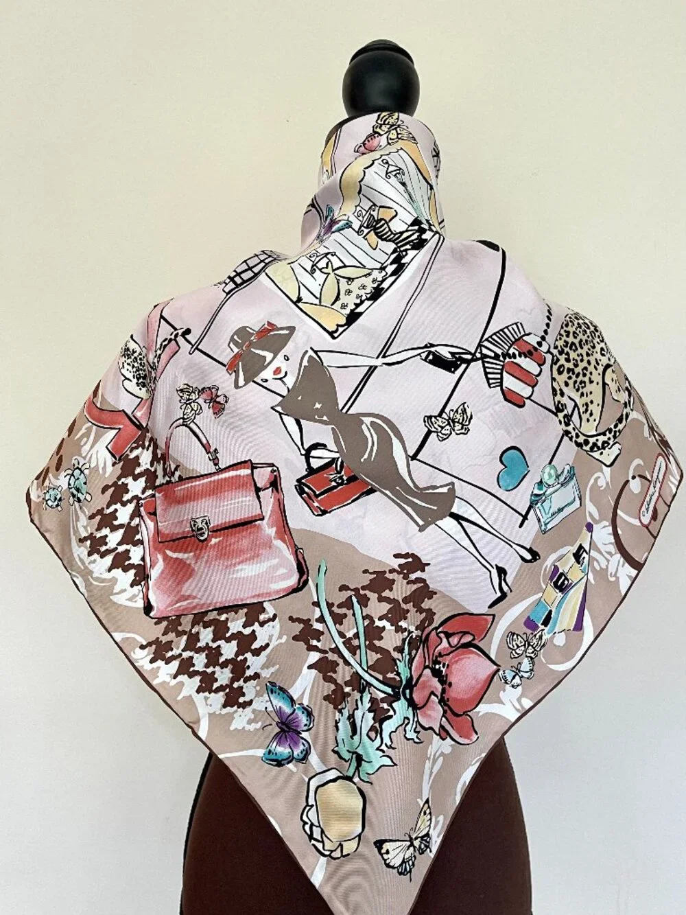 NWT Salvatore Ferragamo Icons Beauty Beige Silk Scarf
